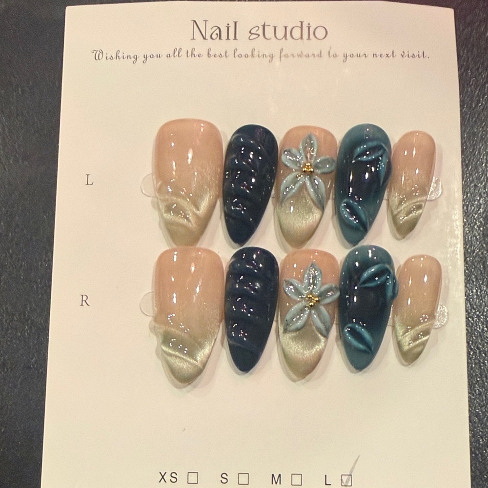 Elegant almond shape  Blue and Cream Press-On Nails